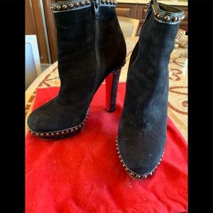 Christian loubiton black seude ankle boot
